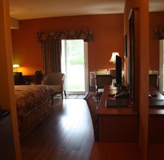 Timmins Hotel | Relax at Cedar Meadows Resort & Spa with Family-Friendly Amenities