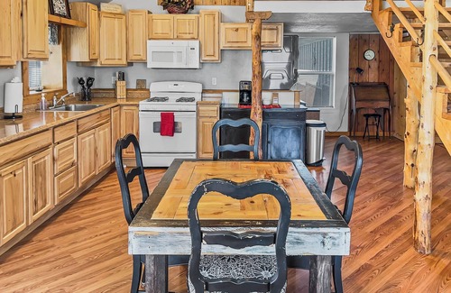 Montrose Cabin | Explore Cedar Mtn. Bunkhouse: Ideal Country Getaway