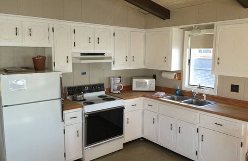 Prudenville Cottage | Lake View Family Retreat at Cedar Oaks Lakeside Resort