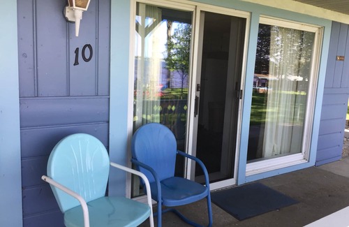Prudenville Cottage | Relaxing Cedar Oaks Lakeside Resort with Lake Views