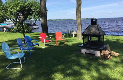 Prudenville Cottage | Relaxing Cedar Oaks Lakeside Resort with Lake Views