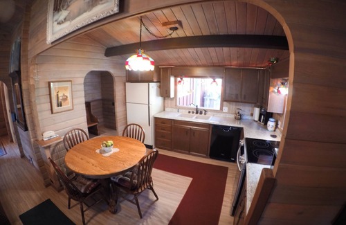West Sound House | Idyllic Cedar Orchard Cabin: Oceanfront Retreat with Spa