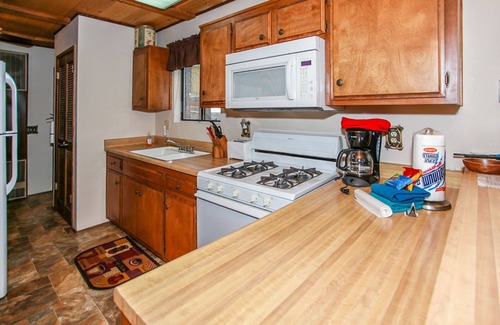 Meadowbrook Estates House | Explore Cedar Pines: Pet-Friendly Retreat with WIFI & Lake Views