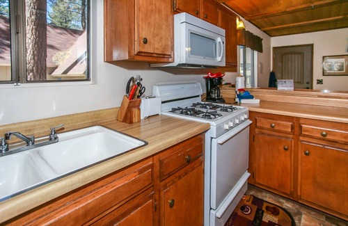 Meadowbrook Estates House | Explore Cedar Pines: Pet-Friendly Retreat with WIFI & Lake Views