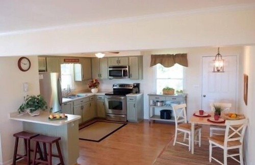 Woolford Cottage | Waterfront Family Retreat with Pool & Sandy Beach