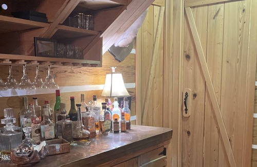 Batesville Cabin | Cozy Cedar Point Lodge: Poolside Retreat Near Oxford, MS