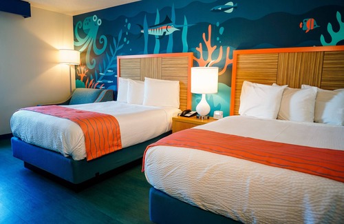 Sandusky Resort | Unwind at Cedar Point's Castaway Bay with Oceanfront Views