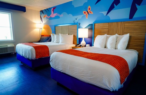 Sandusky Resort | Unwind at Cedar Point's Castaway Bay with Oceanfront Views