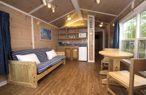 Sandusky Cabin | Discover Cedar Point's Lighthouse Point with Ocean Views