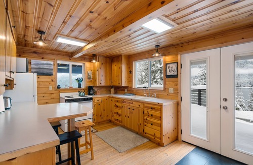 Leavenworth Cabin | Cedar Rest Lakeview Cabin: Guest Rated 10/10 Getaway