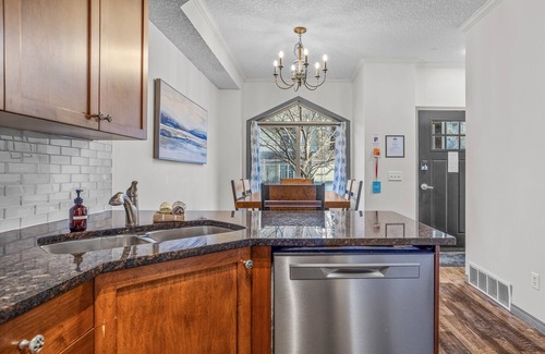 Canmore Cabin | Cedar Ridge Chalet - Pool & Hot tub - Pet Friendly