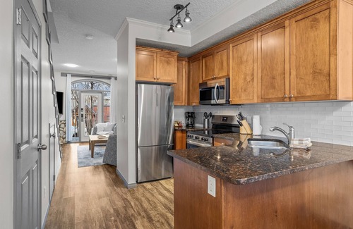 Canmore Cabin | Cedar Ridge Chalet - Pool & Hot tub - Pet Friendly
