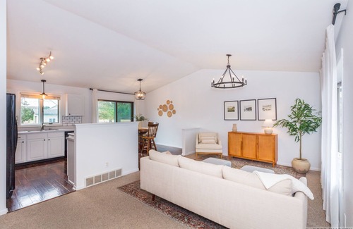 McFarland House | Family-Friendly Cedar Ridge Rendezvous with Park Access