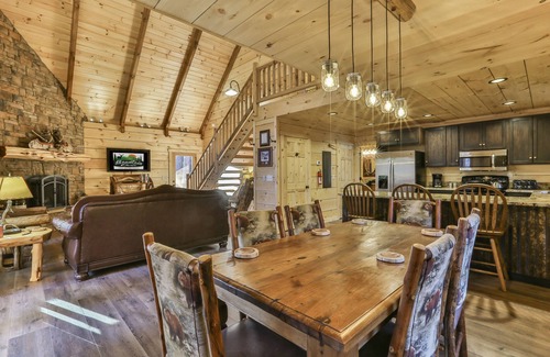 Ellijay Cabin | Riverfront Retreat: Hot Tub, Pet-Friendly & 10/10 Rated
