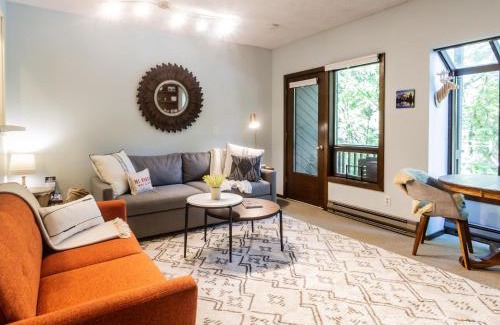 Deming House | Cedar Suite at Snowater - 4-Star Family & Pet-Friendly Retreat