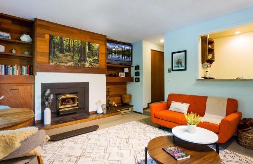 Deming House | Cedar Suite at Snowater - 4-Star Family & Pet-Friendly Retreat