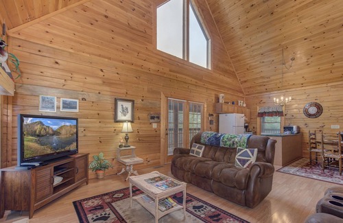 Sevierville Cabin | CEDAR TOP | Experience Douglas Lake & Enjoy Pool Access!