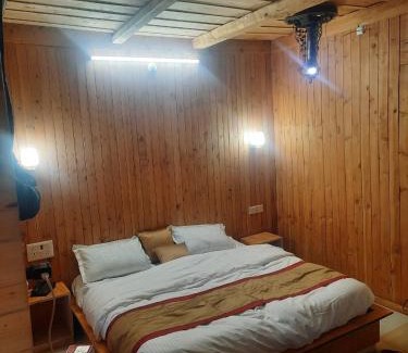 Matiana Cabin | Inviting Cedar Tree Cottage in Gadakufri for Families