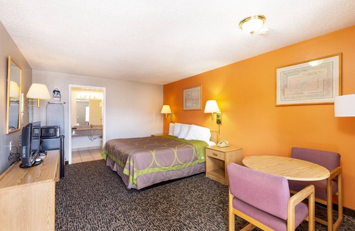 Cedar City Hotel | Comfortable Cedar Valley Inn with Pool and Breakfast
