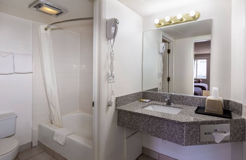 Cedar City Hotel | Comfortable Cedar Valley Inn with Pool and Breakfast