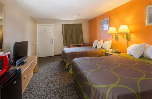 Cedar City Hotel | Comfortable Cedar Valley Inn with Pool and Breakfast