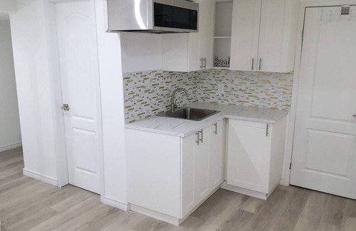 Orillia Apartment | City-View Studio with Hot Tub & Pet-Friendly Amenities