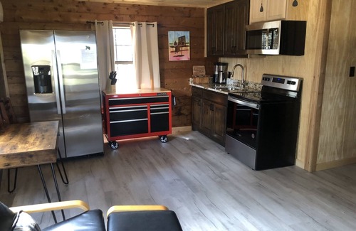 Granbury Cabin | Discover a Tranquil Getaway on 14 Acres - Pet Friendly!