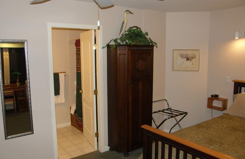 Port Alberni Bed & Breakfast | Discover Cedar Wood Lodge B&B: Eco-Friendly Retreat with Pool