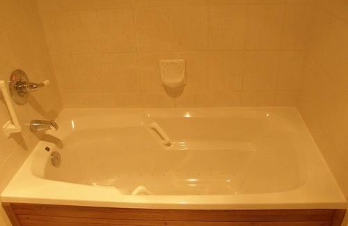 Port Alberni Bed & Breakfast | Discover Cedar Wood Lodge B&B: Eco-Friendly Retreat with Pool
