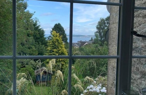 Kilmun Apartment | Pet-Friendly Cedarbank's: The Unique Art House Getaway