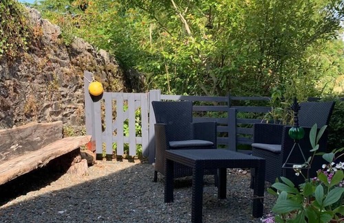 Kilmun Apartment | Pet-Friendly Cedarbank's: The Unique Art House Getaway