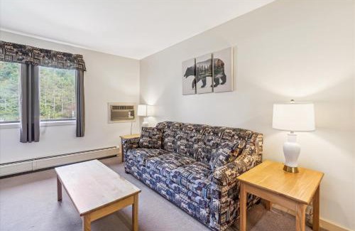 West Bridgewater Hotel | Elegant Cedarbrook Suite with Outdoor Heated Pool Awaits