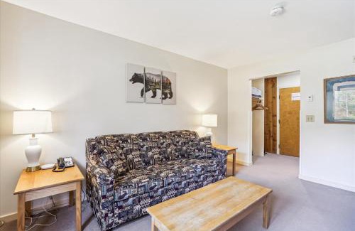 West Bridgewater Hotel | Elegant Cedarbrook Suite with Outdoor Heated Pool Awaits