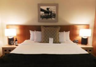 SeaTac Hotel | Discover Cedarbrook Lodge: A 4-Star Retreat with Spa