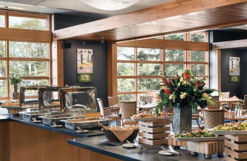 SeaTac Hotel | Discover Cedarbrook Lodge: A 4-Star Retreat with Spa