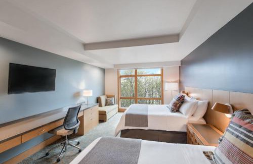 SeaTac Hotel | Discover Cedarbrook Lodge: A 4-Star Retreat with Spa