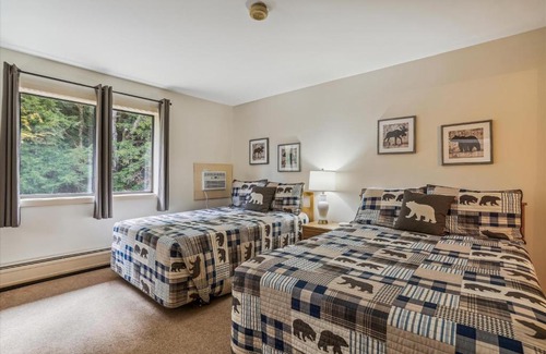 West Bridgewater Hotel | Relaxing Cedarbrook One Bedroom Suite with Pool Access