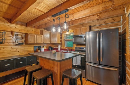 Birdseye Cabin | Relaxing Cedars Edge Cabin at Patoka Lake with Park Pass