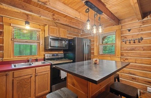 Birdseye Cabin | Relaxing Cedars Edge Cabin at Patoka Lake with Park Pass