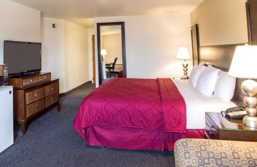 Monitor Hotel | Pet-Friendly Retreat at Cedars Inn with Ocean Views