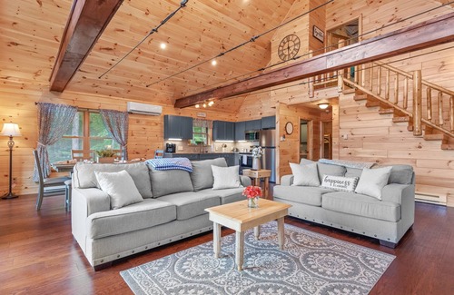 West Oneonta Cabin | Experience Cedars Log Home: New Lakefront with Kayaks!