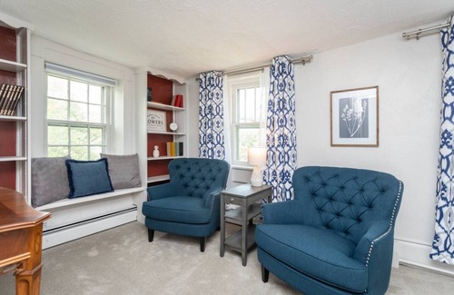 Harrisonburg Apartment | Cozy Cedarwood Suite at By the Side Of the Road Inn