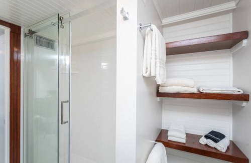 Harrisonburg Apartment | Cozy Cedarwood Suite at By the Side Of the Road Inn