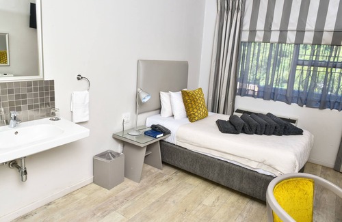 Woodmead Hotel | Discover CedarWoods of Sandton with Pool & Family Amenities