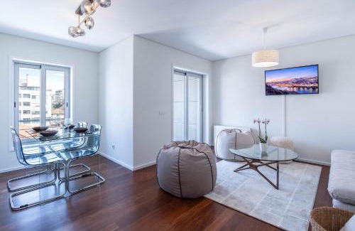 Uniao de Freguesias do Centro Apartment | Bright Cedofeita Apartment with Balcony & Prime Parking