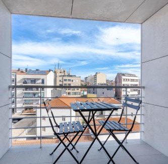 Uniao de Freguesias do Centro Apartment | Bright Cedofeita Apartment with Balcony & Prime Parking