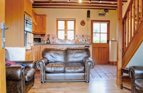Caersws House | Experience Cefn Colwyn Barn: Pet & Child-Friendly Retreat