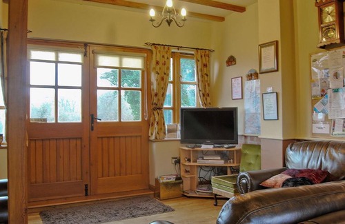 Caersws House | Experience Cefn Colwyn Barn: Pet & Child-Friendly Retreat