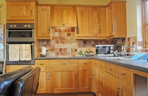 Caersws House | Experience Cefn Colwyn Barn: Pet & Child-Friendly Retreat