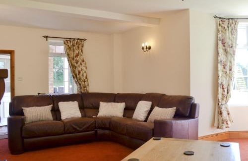 Newtown House | Experience Cefnaire: 5-Star Retreat with Hot Tub & Pet-Friendly
